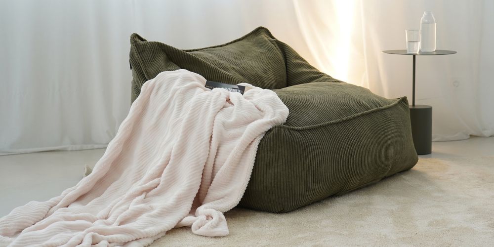 Wohnzimmer gemütlich machen: In 4 Schritten zum Hygge-Look für Herbst & Winter