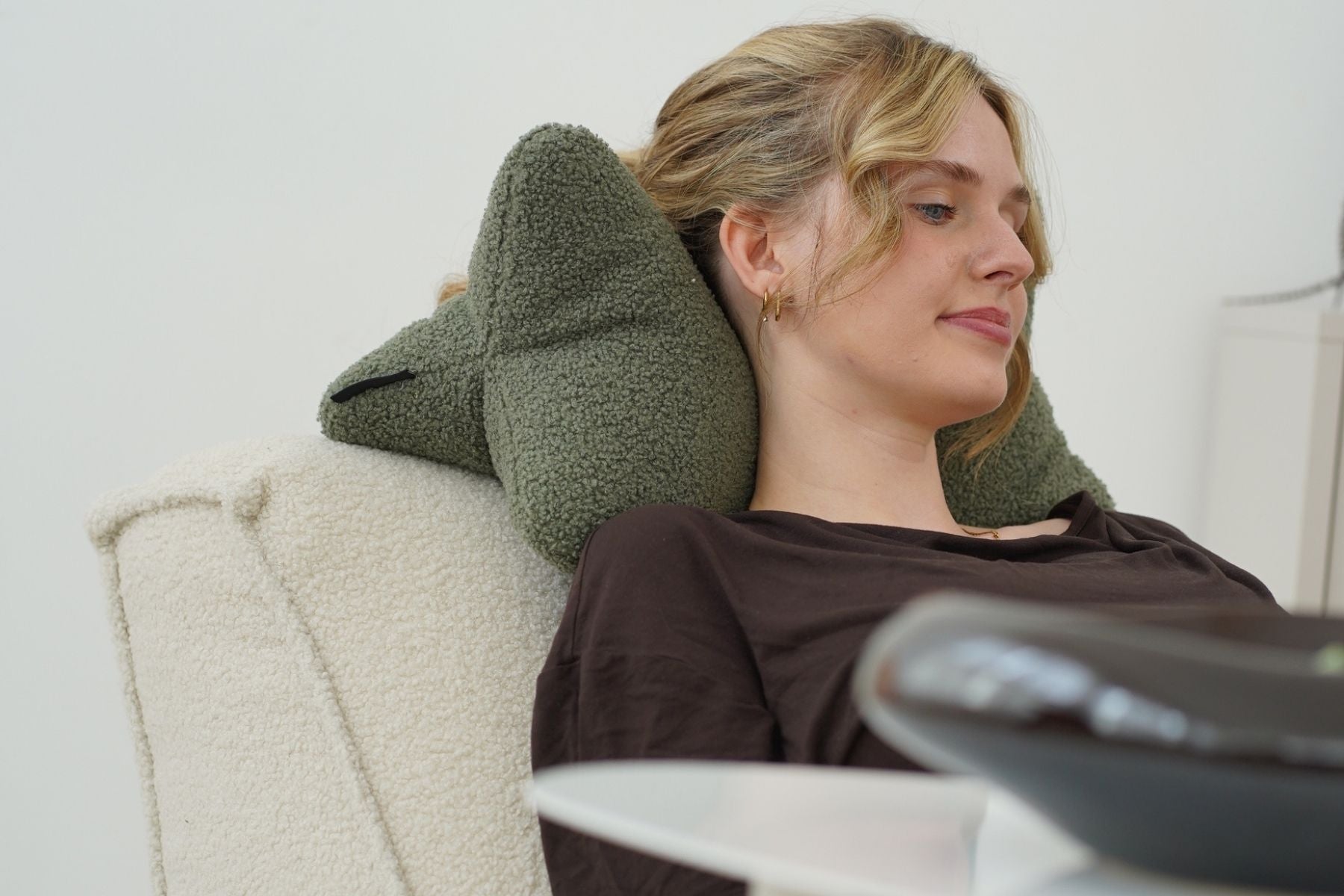 Bouclé Sitzsack 'Doze' in Ivory mit Leseknochen in Forest Green