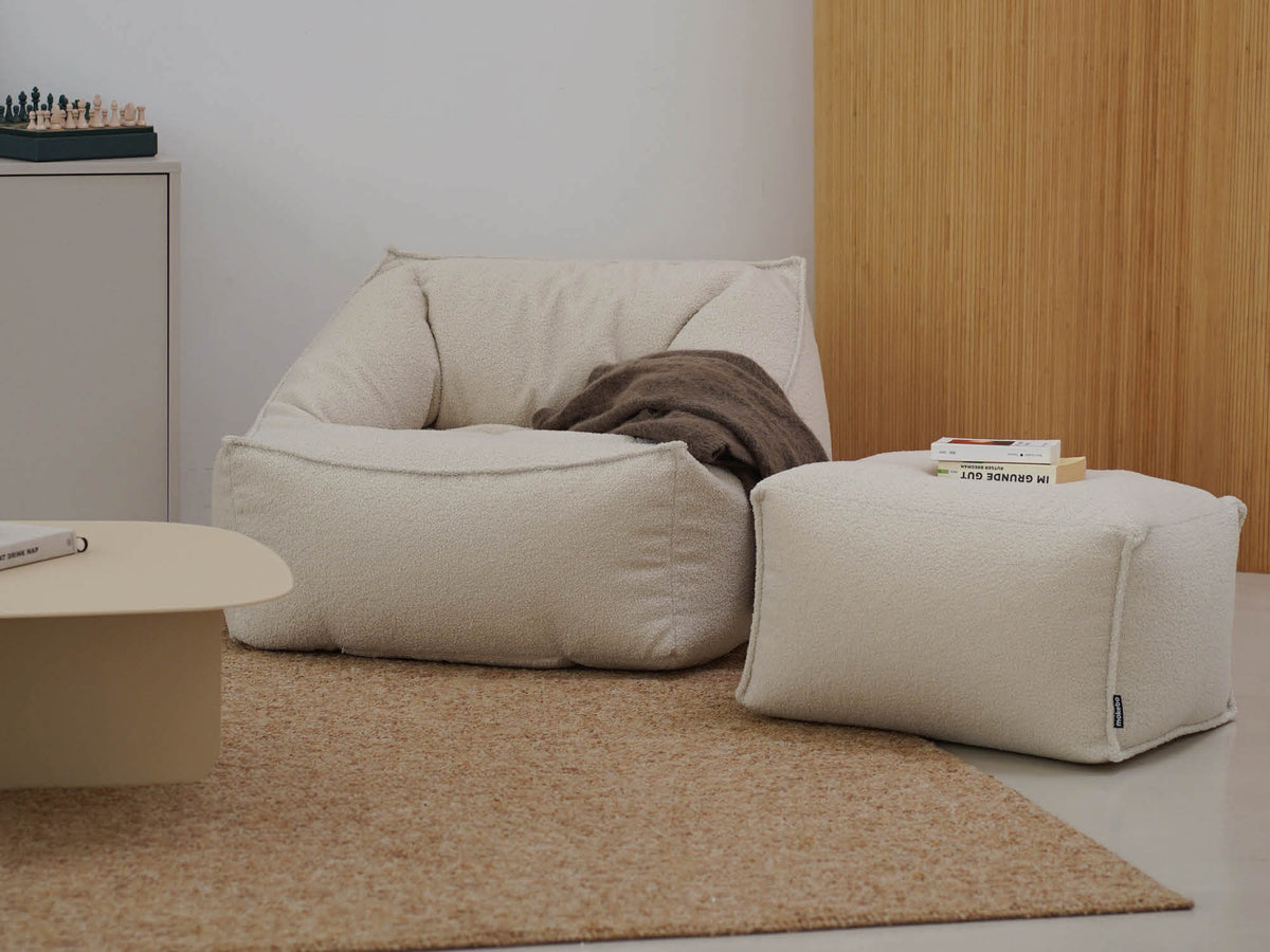 Bouclé Sitzsack mit Pouf in beige 